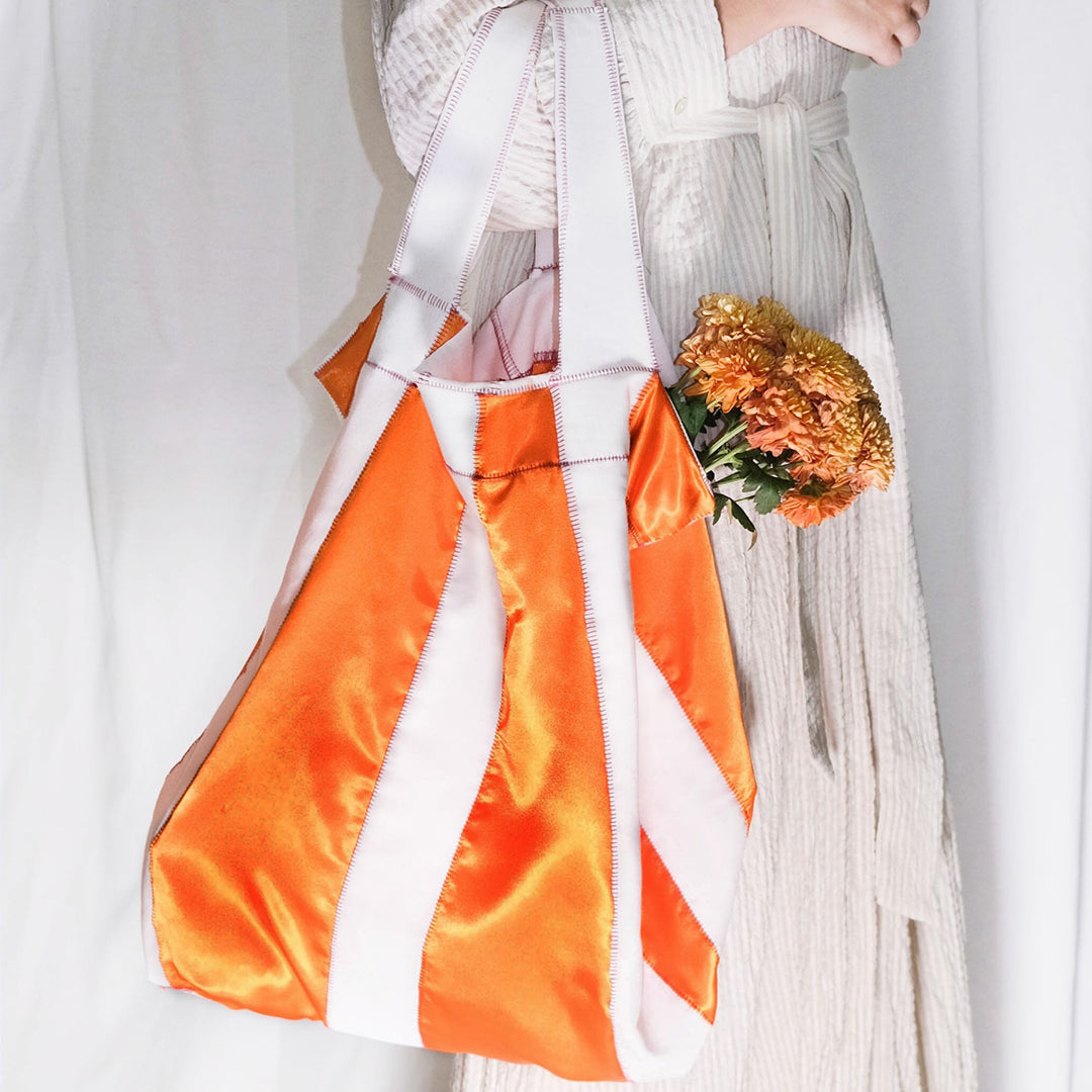 Shopping Bag with BERNINA Overlocker