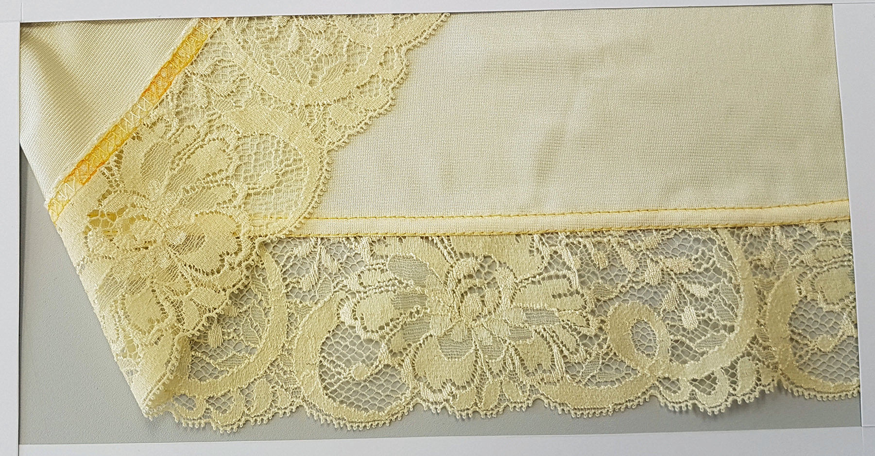bernette Hemmer and lace foot (b42/b48) - BERNINA Singapore